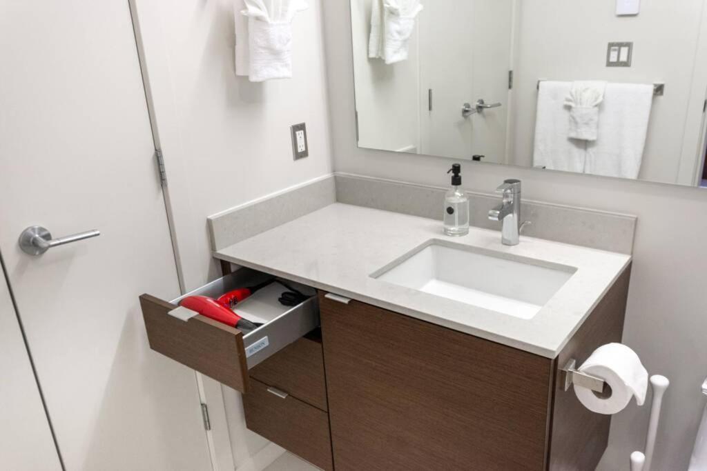 Clean 3Rd Floor Executive 1 Bedroom Apt In Old Town China Town Victoria Exterior foto